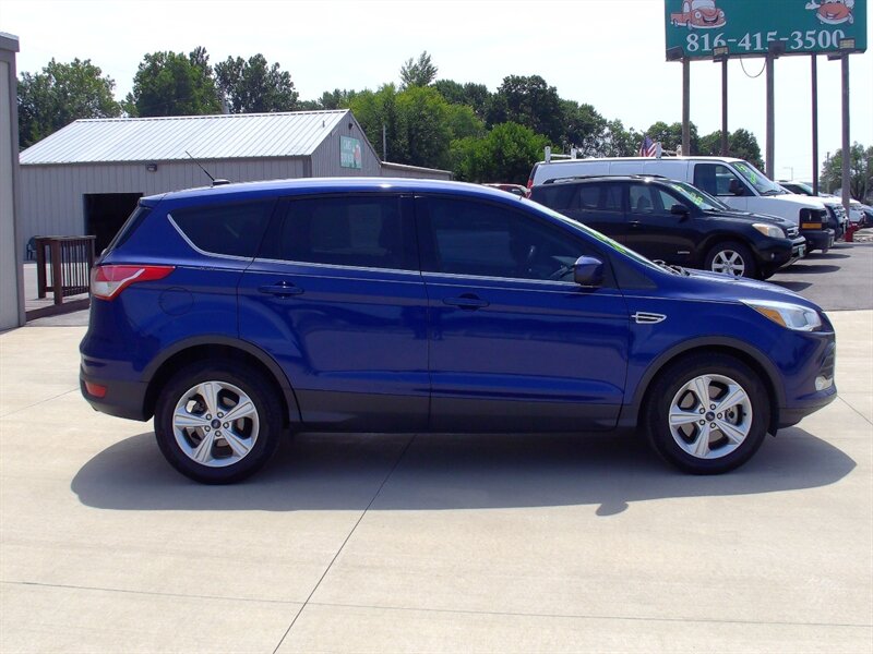 2015 Ford Escape SE - Photo 4 - Pleasant Valley, MO 64068