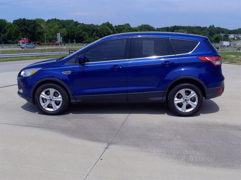 2015 Ford Escape SE - Photo 8 - Pleasant Valley, MO 64068