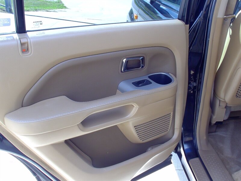 2006 Honda Pilot EX-L w/Navi EX-L w/Navi 4dr SUV - Photo 13 - Pleasant Valley, MO 64068