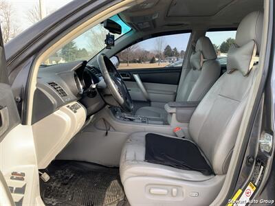2013 Toyota Highlander   - Photo 6 - Pataskala, OH 43062