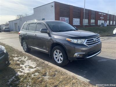 2013 Toyota Highlander   - Photo 2 - Pataskala, OH 43062