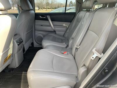 2013 Toyota Highlander   - Photo 8 - Pataskala, OH 43062