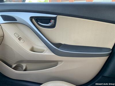 2013 Hyundai ELANTRA Limited - Photo 31 - Pataskala, OH 43062