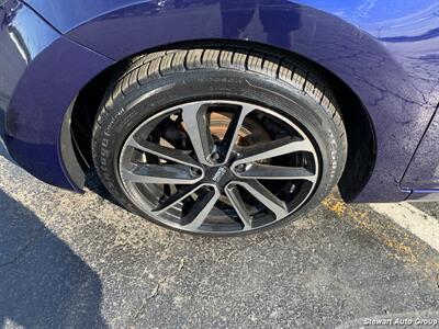 2013 Hyundai ELANTRA Limited - Photo 15 - Pataskala, OH 43062