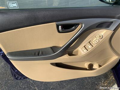 2013 Hyundai ELANTRA Limited - Photo 18 - Pataskala, OH 43062