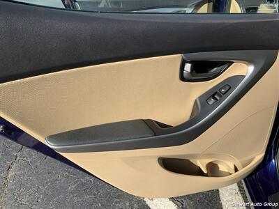 2013 Hyundai ELANTRA Limited - Photo 22 - Pataskala, OH 43062