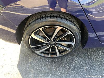 2013 Hyundai ELANTRA Limited - Photo 11 - Pataskala, OH 43062