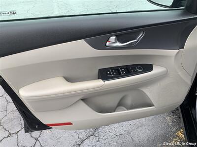 2021 Kia Forte LXS - Photo 16 - Pataskala, OH 43062