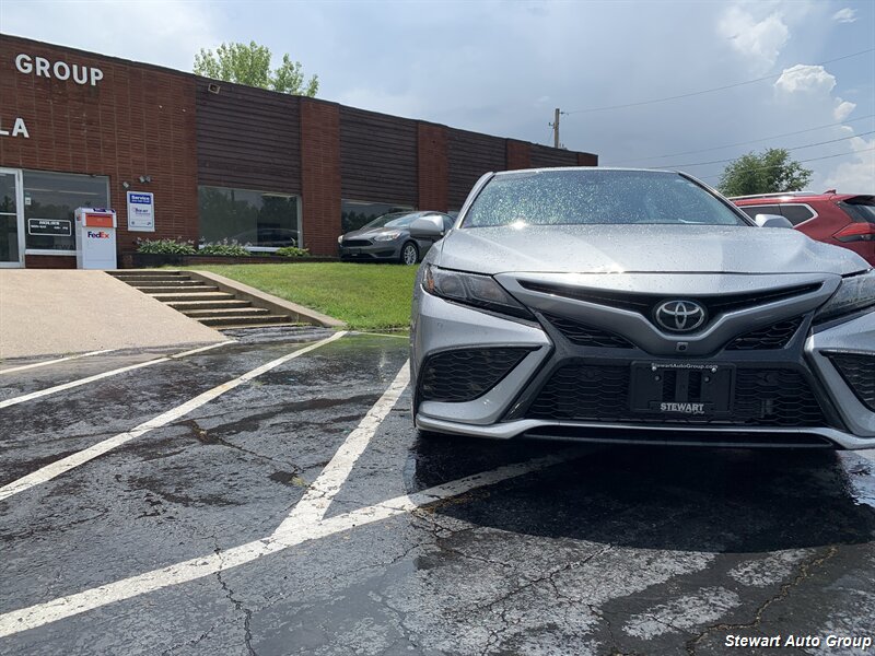 View vehicle photo 4