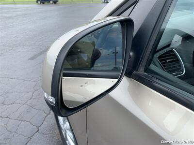 2016 Kia Sedona LX - Photo 7 - Pataskala, OH 43062