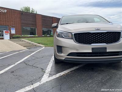 2016 Kia Sedona LX - Photo 4 - Pataskala, OH 43062