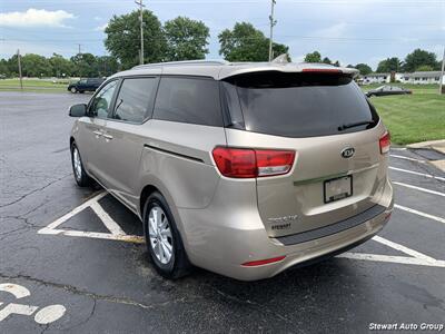 2016 Kia Sedona LX - Photo 14 - Pataskala, OH 43062