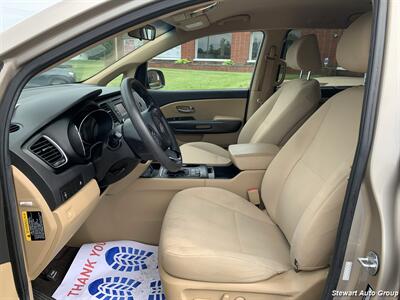 2016 Kia Sedona LX - Photo 17 - Pataskala, OH 43062