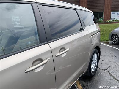 2016 Kia Sedona LX - Photo 6 - Pataskala, OH 43062