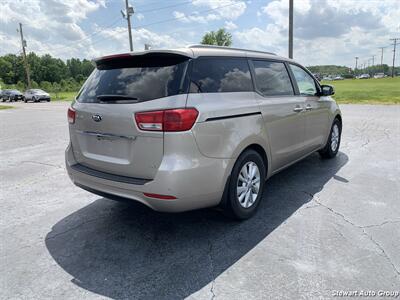 2016 Kia Sedona LX   - Photo 3 - Pataskala, OH 43062
