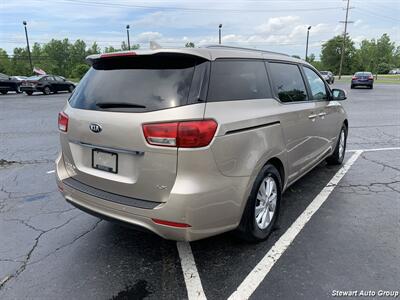 2016 Kia Sedona LX - Photo 12 - Pataskala, OH 43062