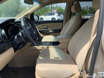 2016 Kia Sedona LX   - Photo 6 - Pataskala, OH 43062