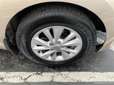 2016 Kia Sedona LX - Photo 10 - Pataskala, OH 43062
