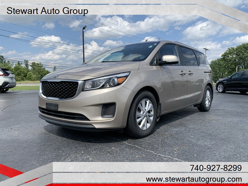 2016 Kia Sedona LX   - Photo 1 - Pataskala, OH 43062