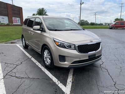 2016 Kia Sedona LX - Photo 3 - Pataskala, OH 43062