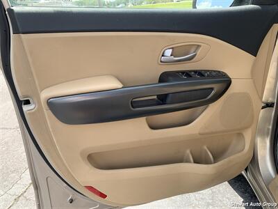2016 Kia Sedona LX   - Photo 5 - Pataskala, OH 43062