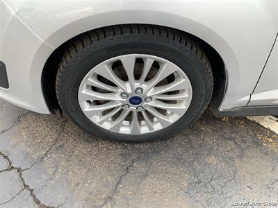 2017 Ford C-MAX Energi SE   - Photo 16 - Pataskala, OH 43062