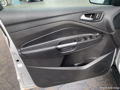 2017 Ford C-MAX Energi SE   - Photo 17 - Pataskala, OH 43062