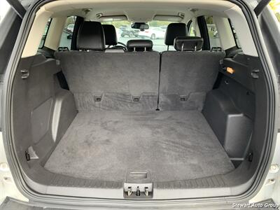 2017 Ford Escape Titanium   - Photo 24 - Pataskala, OH 43062