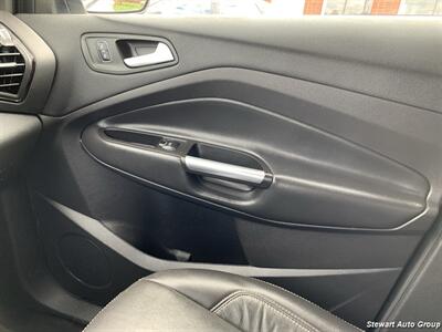 2017 Ford Escape Titanium   - Photo 32 - Pataskala, OH 43062