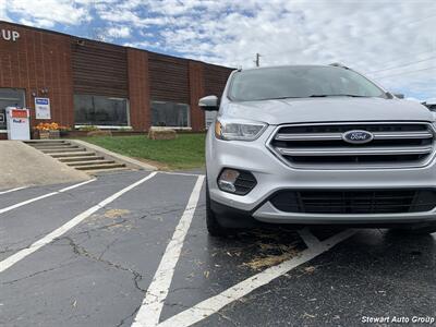 2017 Ford Escape Titanium   - Photo 4 - Pataskala, OH 43062