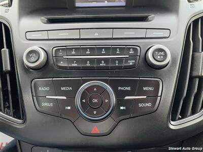 2017 Ford Focus SE   - Photo 30 - Pataskala, OH 43062
