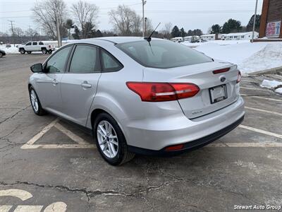 2017 Ford Focus SE   - Photo 13 - Pataskala, OH 43062