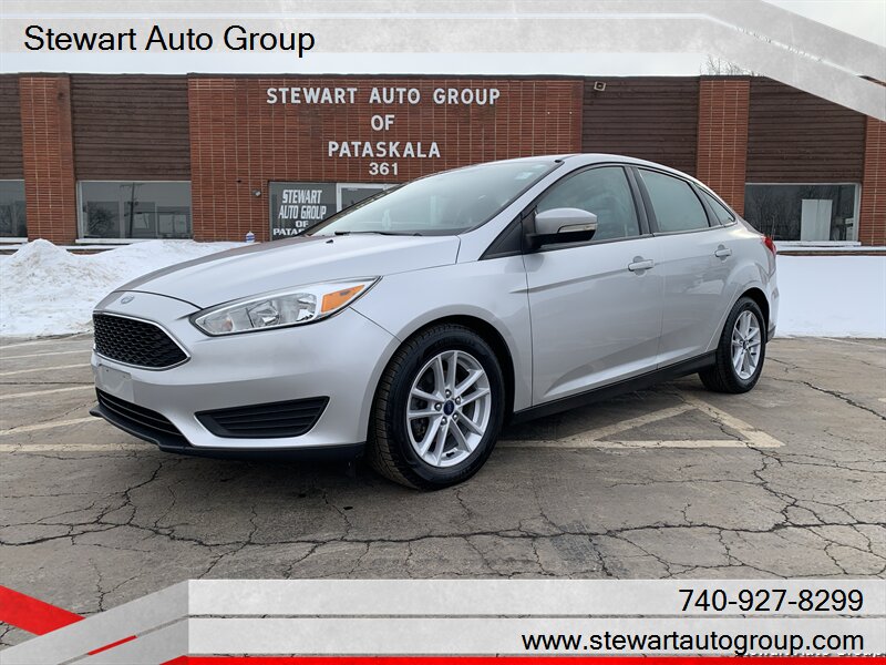 2017 Ford Focus SE   - Photo 1 - Pataskala, OH 43062