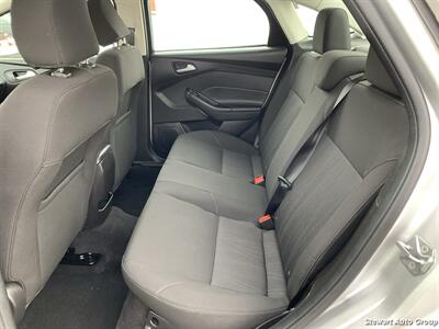 2017 Ford Focus SE   - Photo 20 - Pataskala, OH 43062