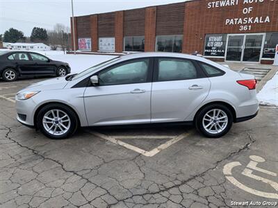 2017 Ford Focus SE   - Photo 5 - Pataskala, OH 43062