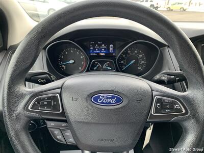 2017 Ford Focus SE   - Photo 24 - Pataskala, OH 43062