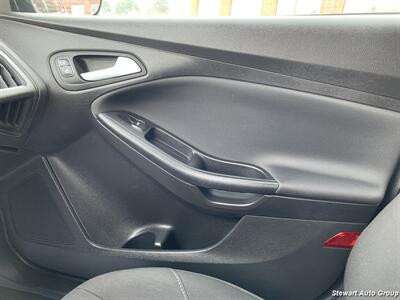 2017 Ford Focus SE   - Photo 26 - Pataskala, OH 43062