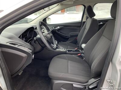 2017 Ford Focus SE   - Photo 17 - Pataskala, OH 43062
