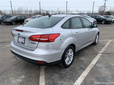 2017 Ford Focus SE   - Photo 11 - Pataskala, OH 43062