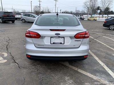 2017 Ford Focus SE   - Photo 12 - Pataskala, OH 43062