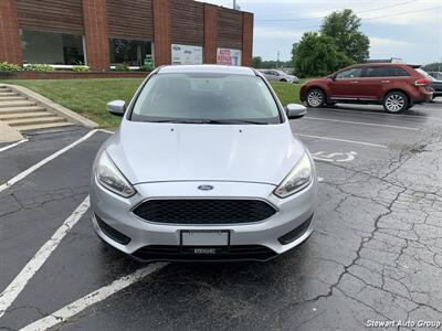 2016 Ford Focus SE - Photo 2 - Pataskala, OH 43062