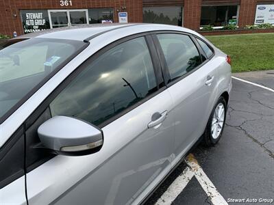 2016 Ford Focus SE - Photo 6 - Pataskala, OH 43062
