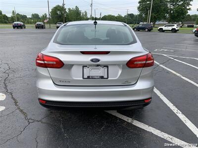 2016 Ford Focus SE - Photo 12 - Pataskala, OH 43062