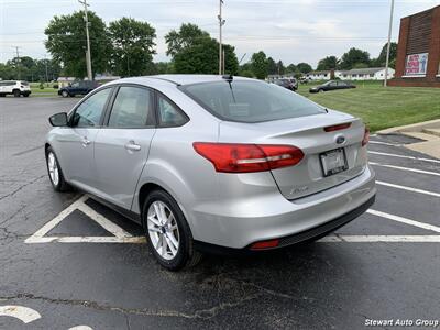 2016 Ford Focus SE - Photo 13 - Pataskala, OH 43062