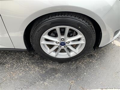 2016 Ford Focus SE - Photo 9 - Pataskala, OH 43062