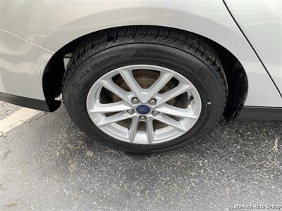 2016 Ford Focus SE - Photo 10 - Pataskala, OH 43062