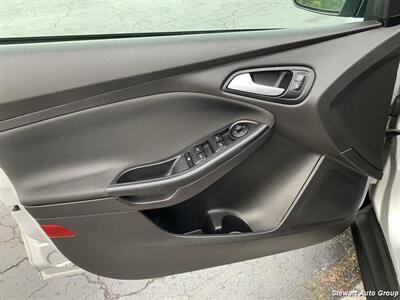 2016 Ford Focus SE - Photo 16 - Pataskala, OH 43062