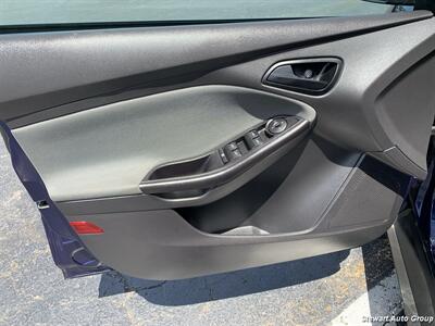 2012 Ford Focus SE - Photo 17 - Pataskala, OH 43062