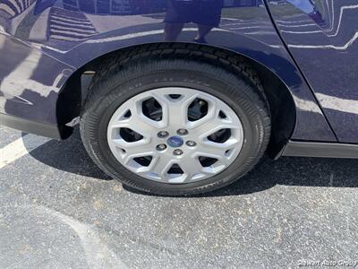 2012 Ford Focus SE - Photo 10 - Pataskala, OH 43062