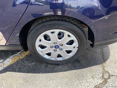 2012 Ford Focus SE - Photo 14 - Pataskala, OH 43062